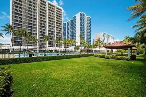 2625 Collins Ave # 415, Miami Beach FL 33140