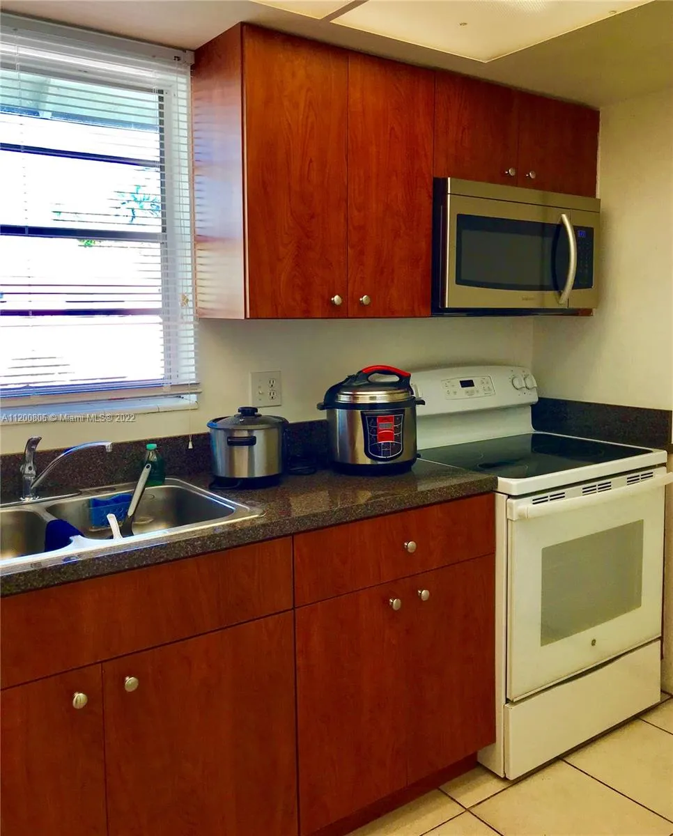 7530 SW 82nd St # G202, Miami FL 33143