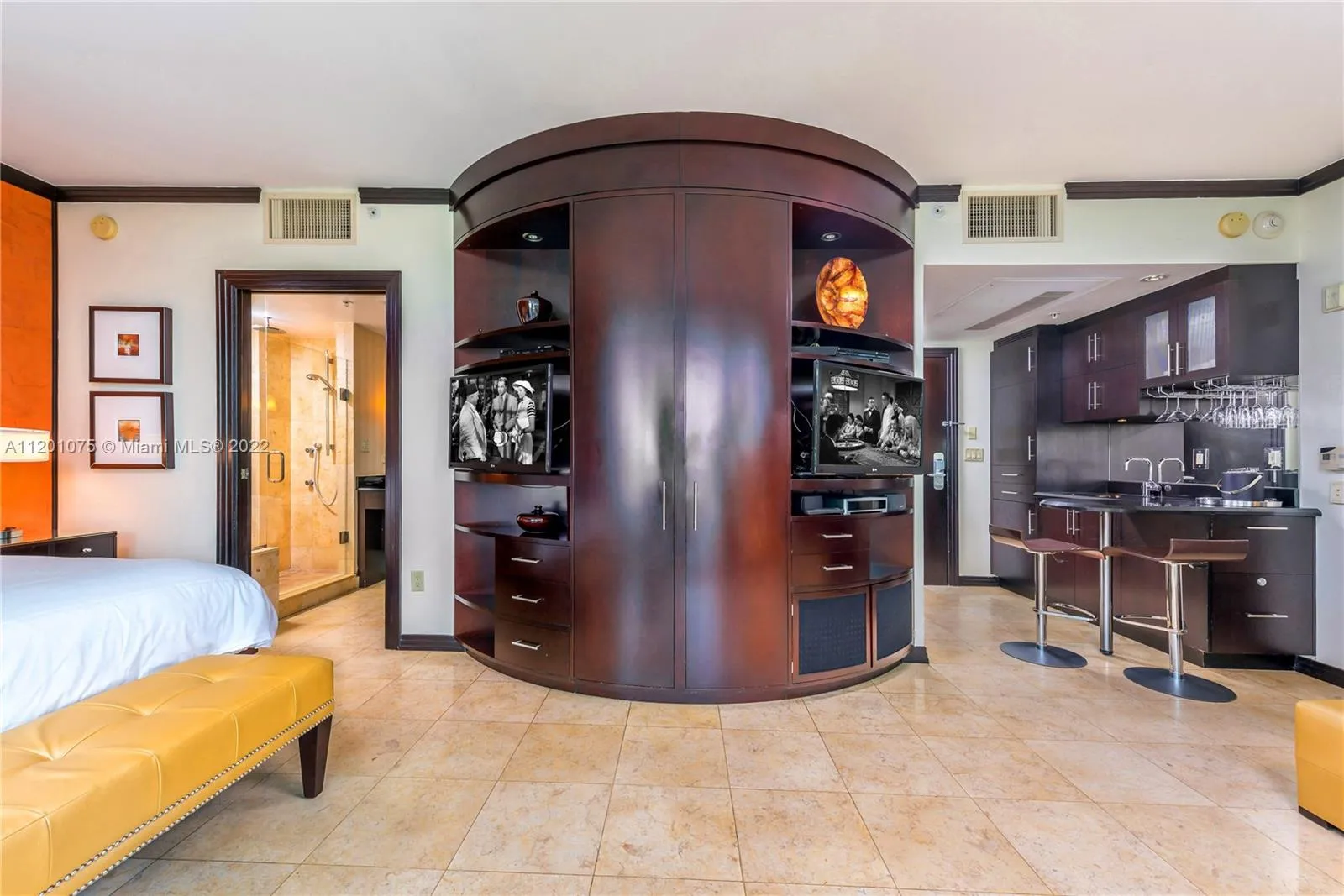 1437 Collins Ave, Miami Beach FL 33139