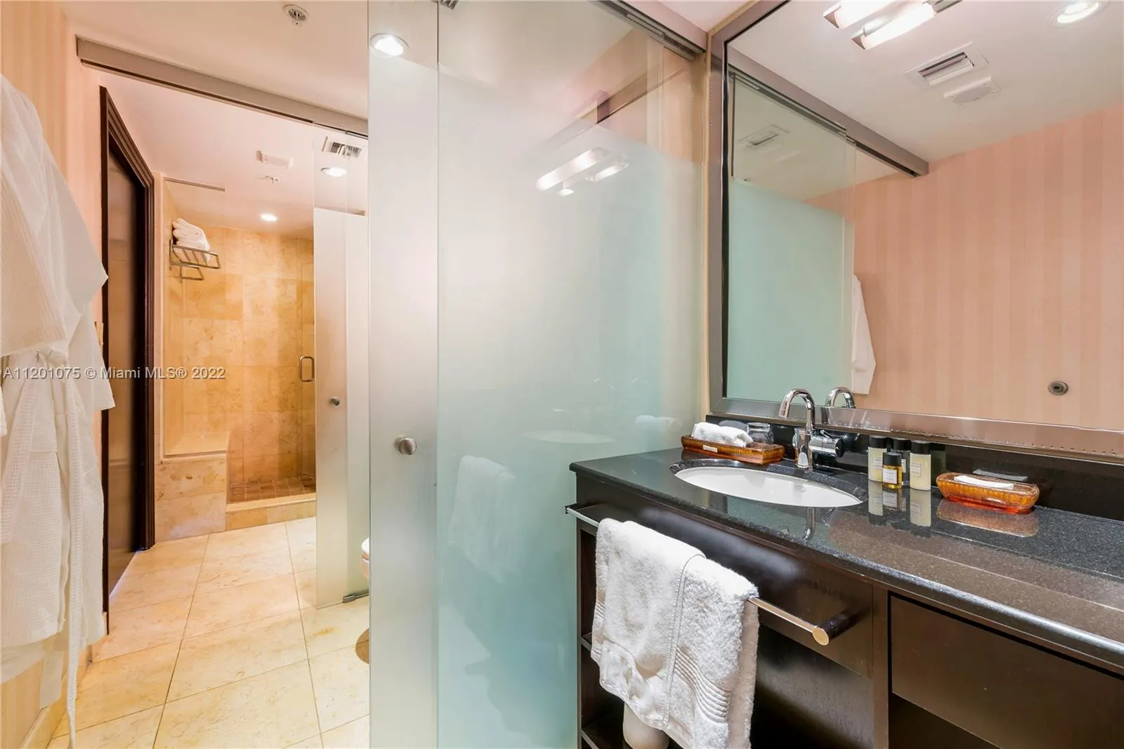1437 Collins Ave, Miami Beach FL 33139