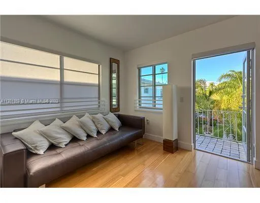 2 bedroom 2 bath for sale at 930 10th St # 8, Miami Beach FL 33139