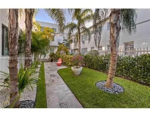 930 10th St # 8, Miami Beach FL 33139