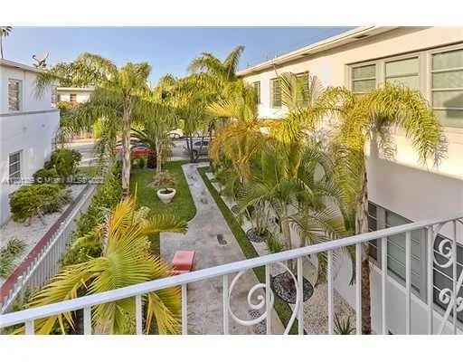 930 10th St # 8, Miami Beach FL 33139