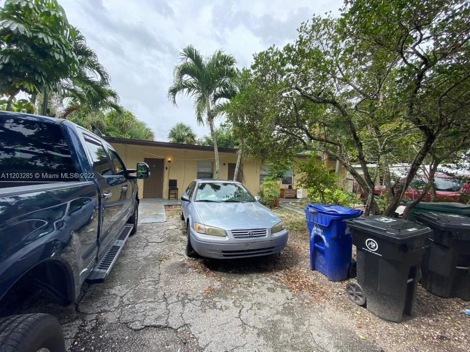 for sale at 930 SW 29th St, Fort Lauderdale FL 33315