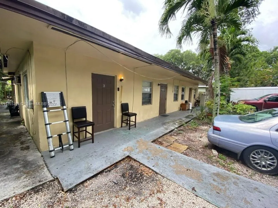 930 SW 29th St, Fort Lauderdale FL 33315