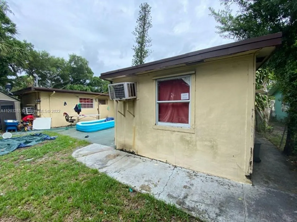 930 SW 29th St, Fort Lauderdale FL 33315
