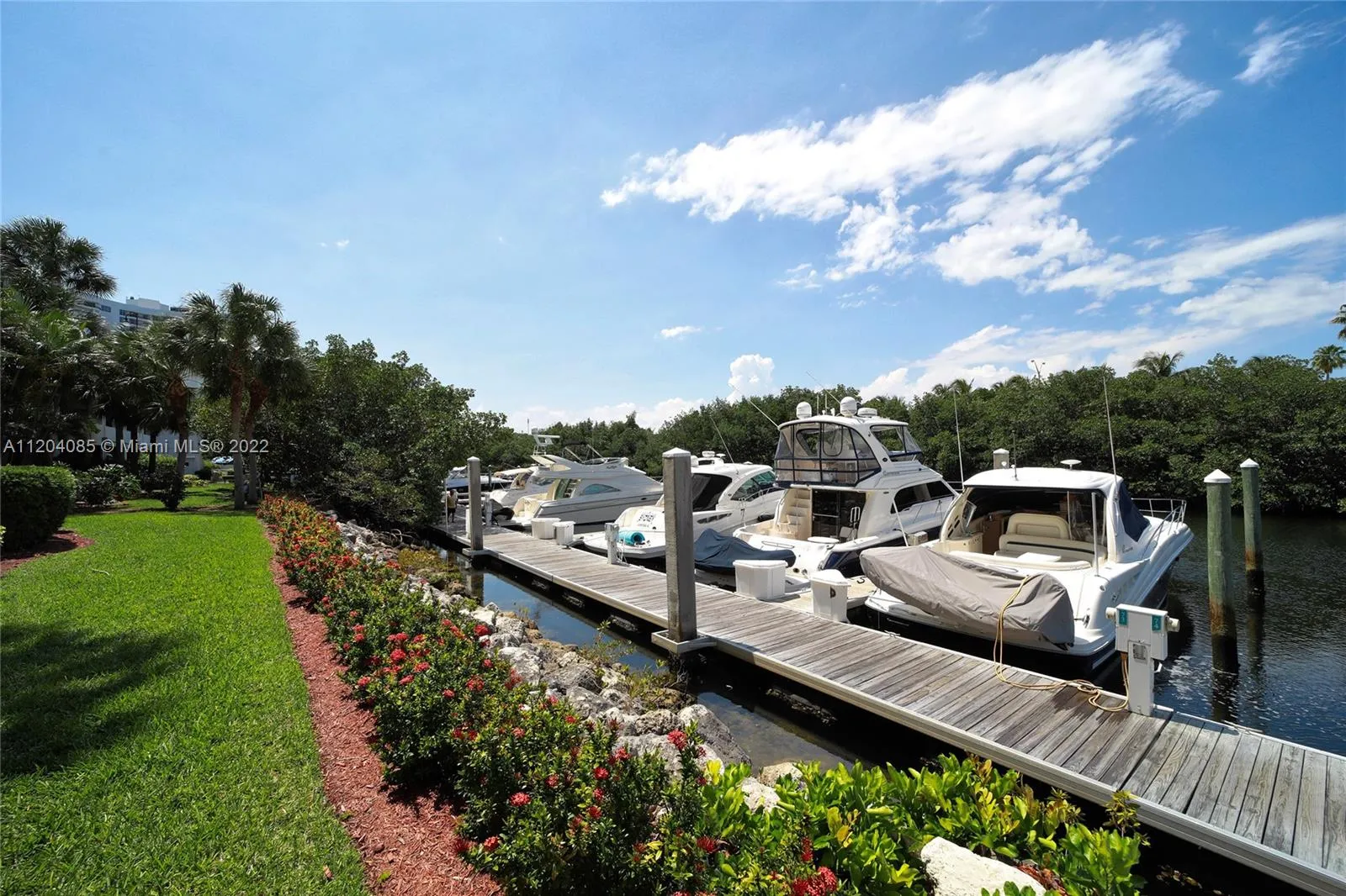 3500 Mystic Pointe Dr # 104, Aventura FL 33180