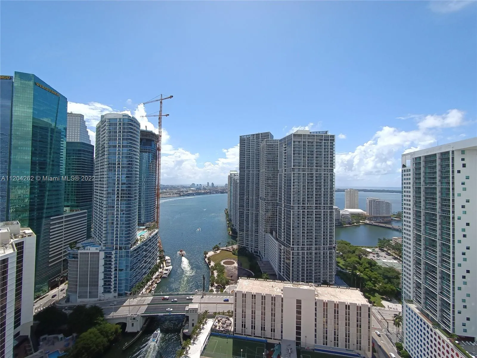 3 bedroom 2 bath for sale at 31 SE 5th St # 3918, Miami FL 33131