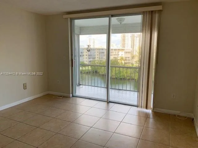 2 bedroom 2 bath for rent at 3030 Marcos Dr # T604, Aventura FL 33160