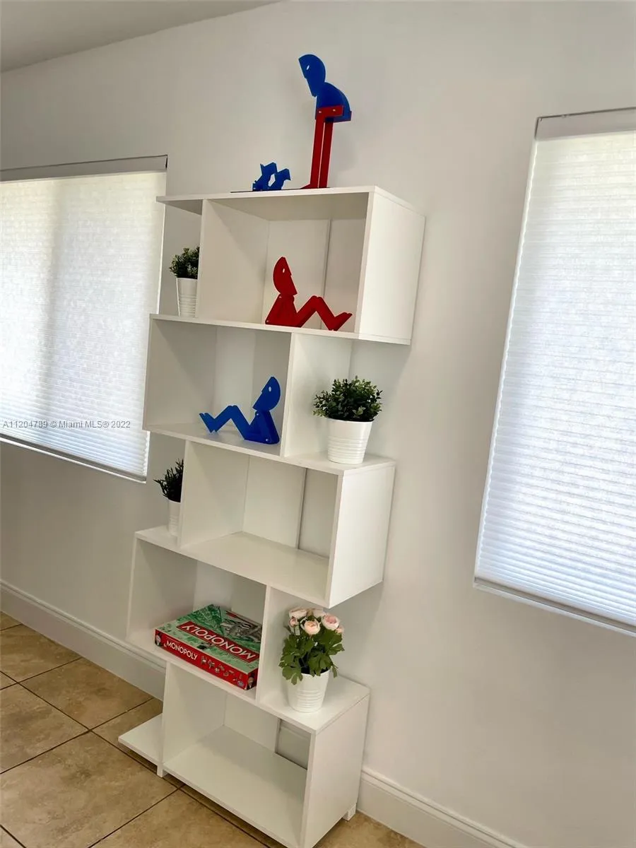 135 NW 68th St, Miami FL 33150