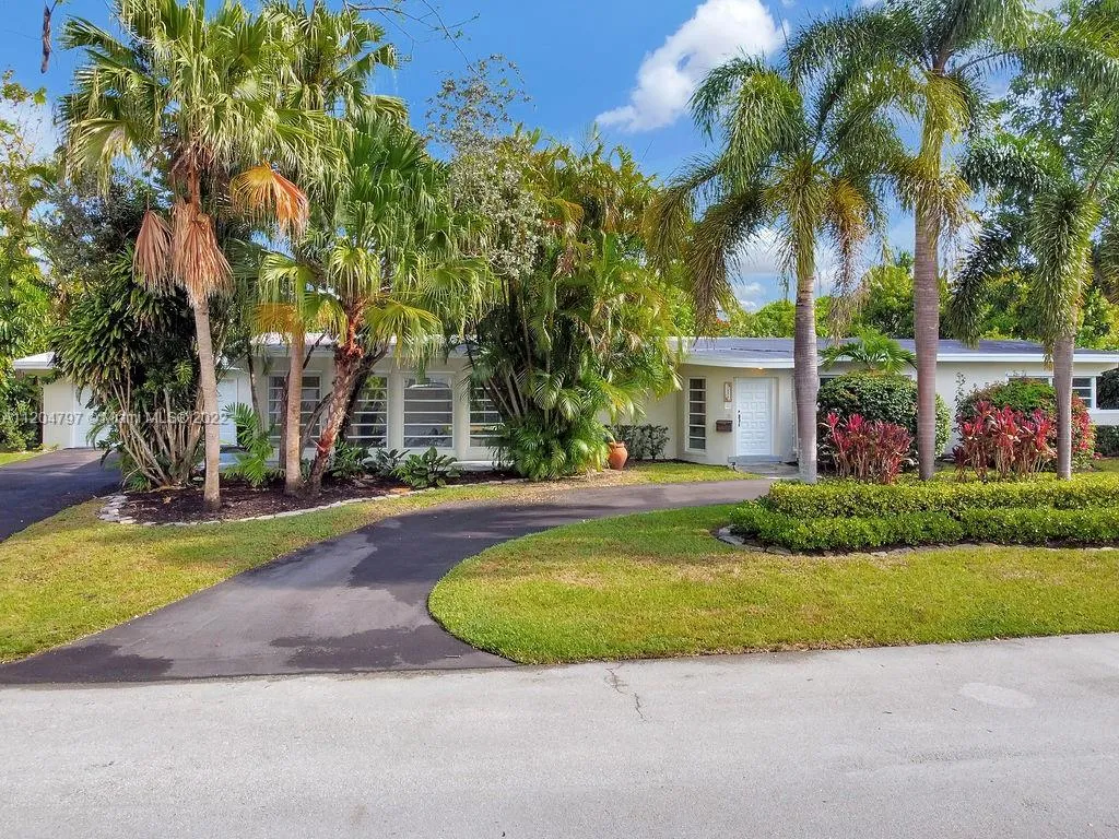 3 bedroom 2 bath for sale at 7825 SW 133rd Ter, Pinecrest FL 33156