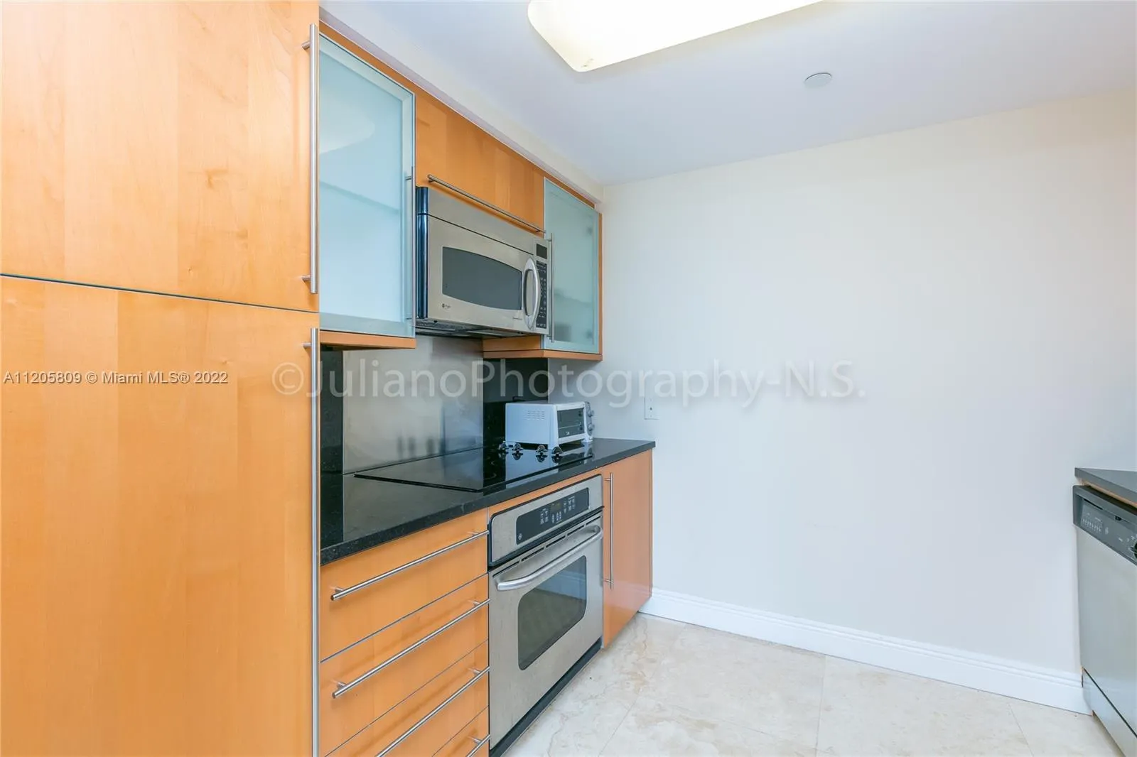 6365 Collins Ave # 2206, Miami Beach FL 33141