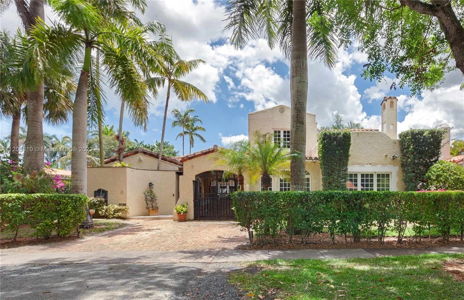 4 bedroom 4 bath for sale at 1236 Obispo Ave, Coral Gables FL 33134
