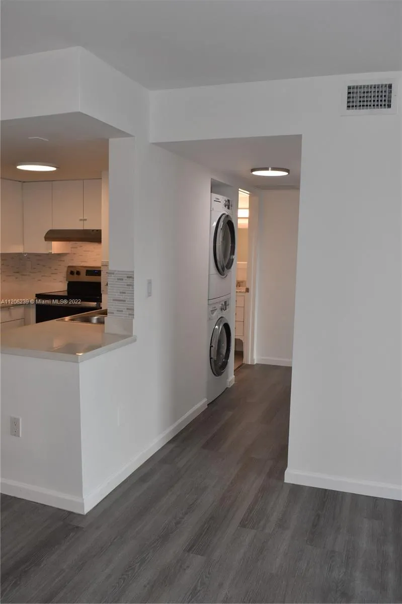 1621 Bay Rd # 704, Miami Beach FL 33139