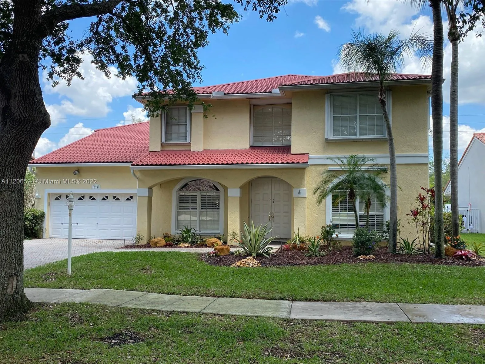 5 bedroom 2 bath for sale at 10749 Nashville Dr, Cooper City FL 33026