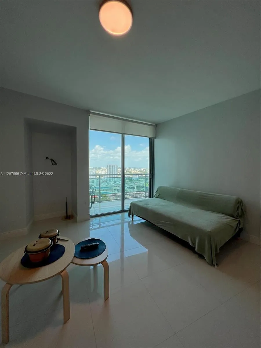 1 bedroom 1 bath for sale at 350 S Miami Ave # 3515, Miami FL 33130