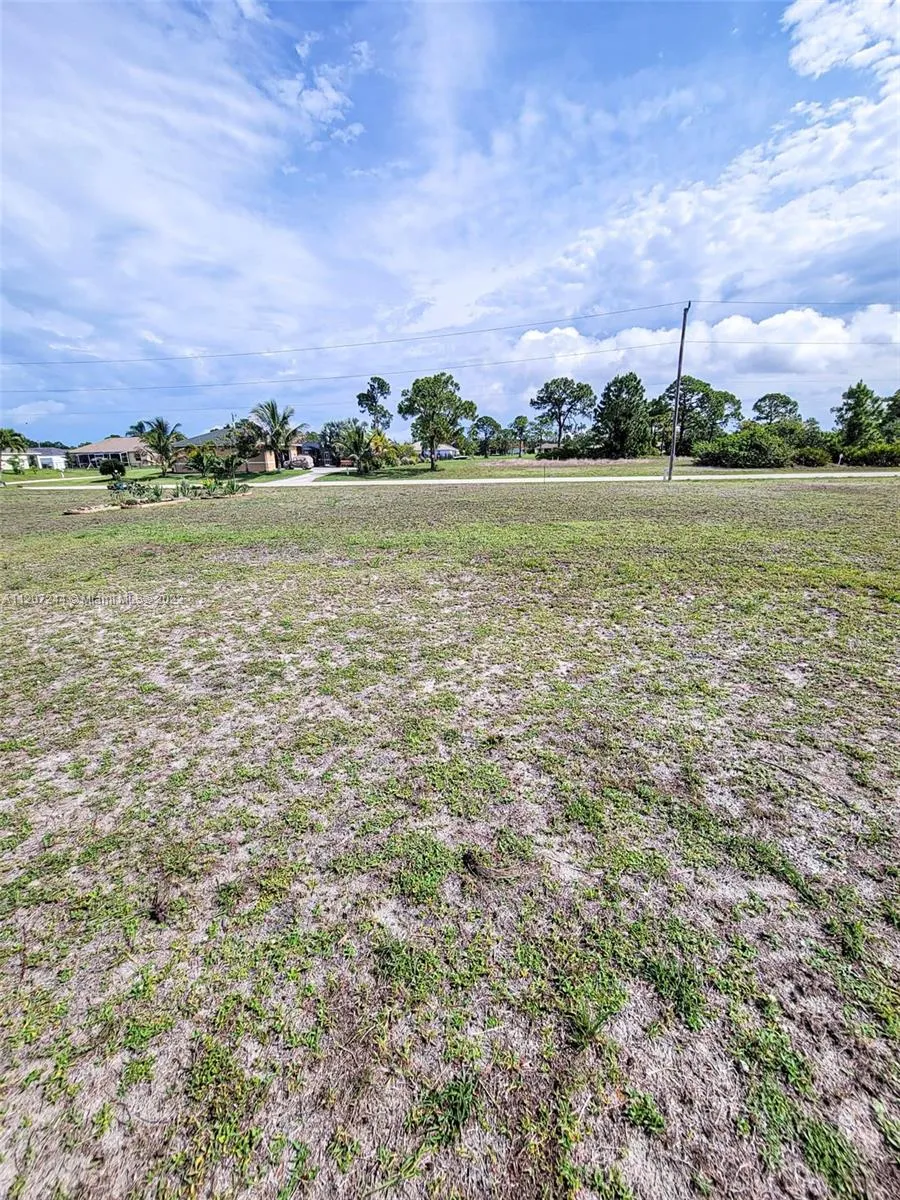 2200 NW 30th Ter, Cape Coral FL 33993