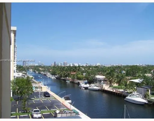 2 bedroom 2 bath for sale at 2000 NE 135th St # 509, North Miami FL 33181