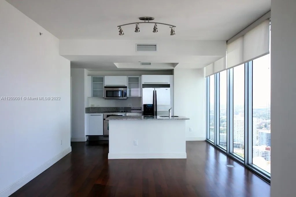 888 Biscayne Blvd # 4212, Miami FL 33132