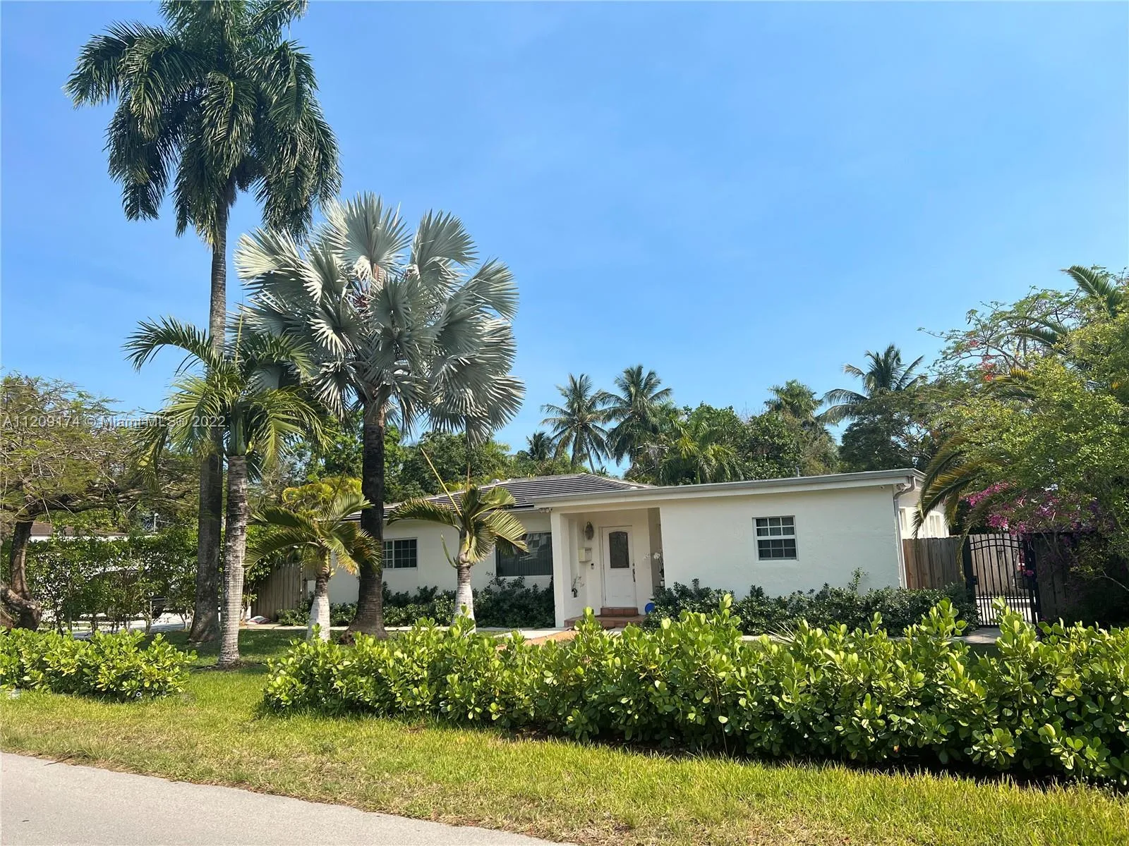 6 bedroom 7 bath for sale at 6250 SW 78th St, South Miami FL 33143