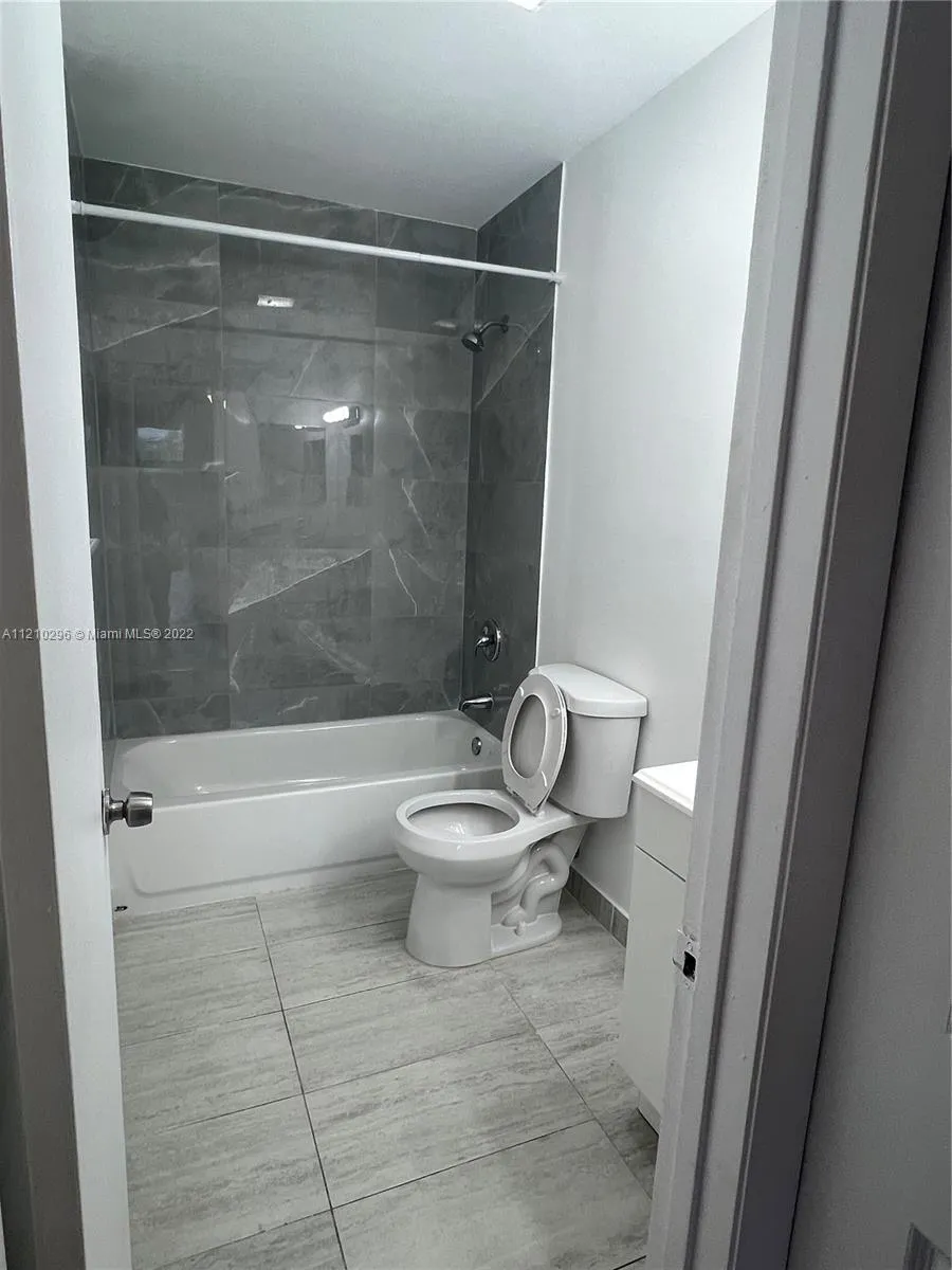 2 bedroom 2 bath for sale at 950 Constitution Dr # 950A, Homestead FL 33034