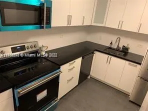 2 bedroom 2 bath for rent at 6039 Collins Ave # 407, Miami Beach FL 33140