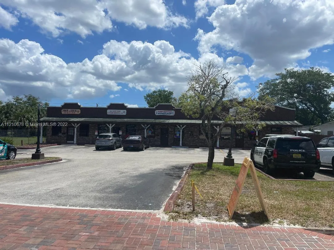 4264 SW 64th Ave, Davie FL 33314