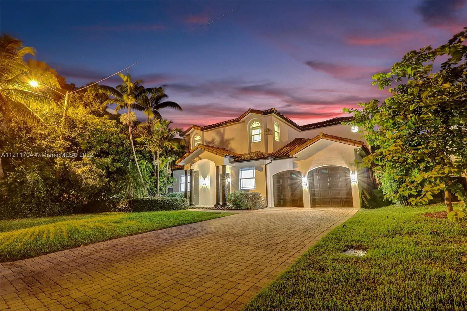 6 bedroom 5 bath for sale at 1207 SW 21st St, Fort Lauderdale FL 33315