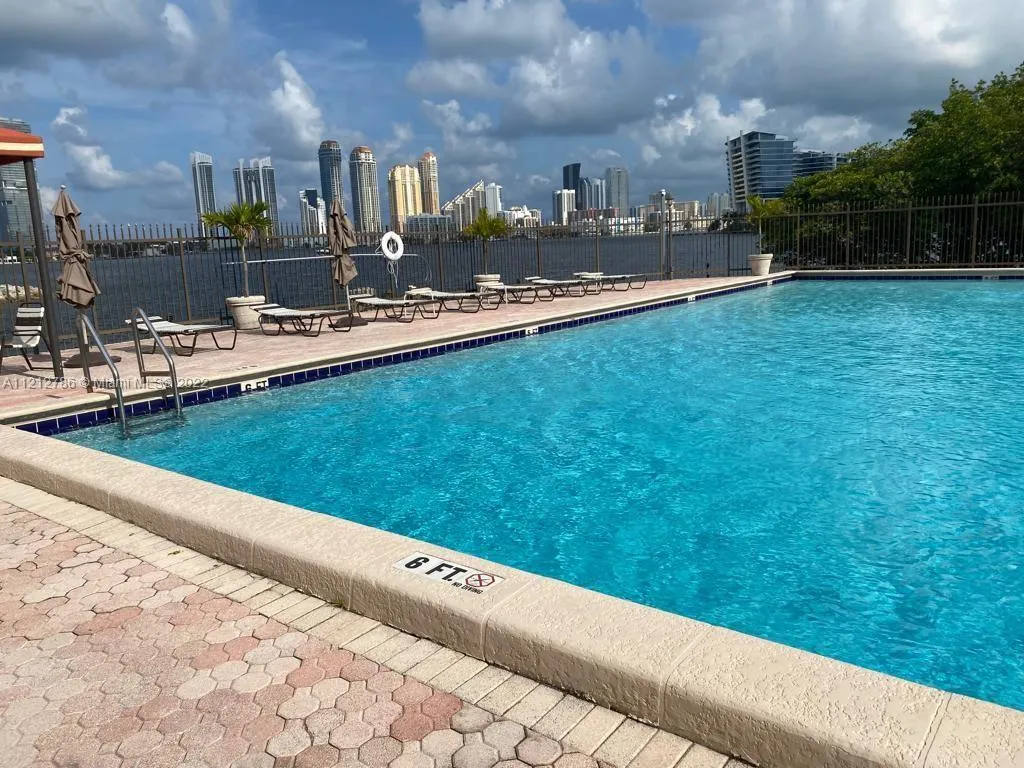 2 bedroom 2 bath for sale at 3350 NE 192nd St # B, Aventura FL 33180