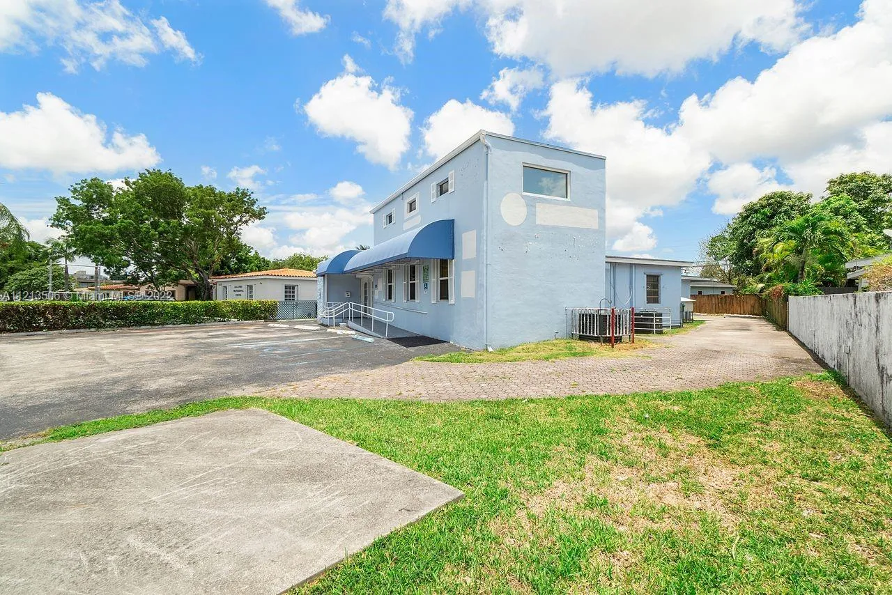 1125 SW 87th Ave, Miami FL 33174