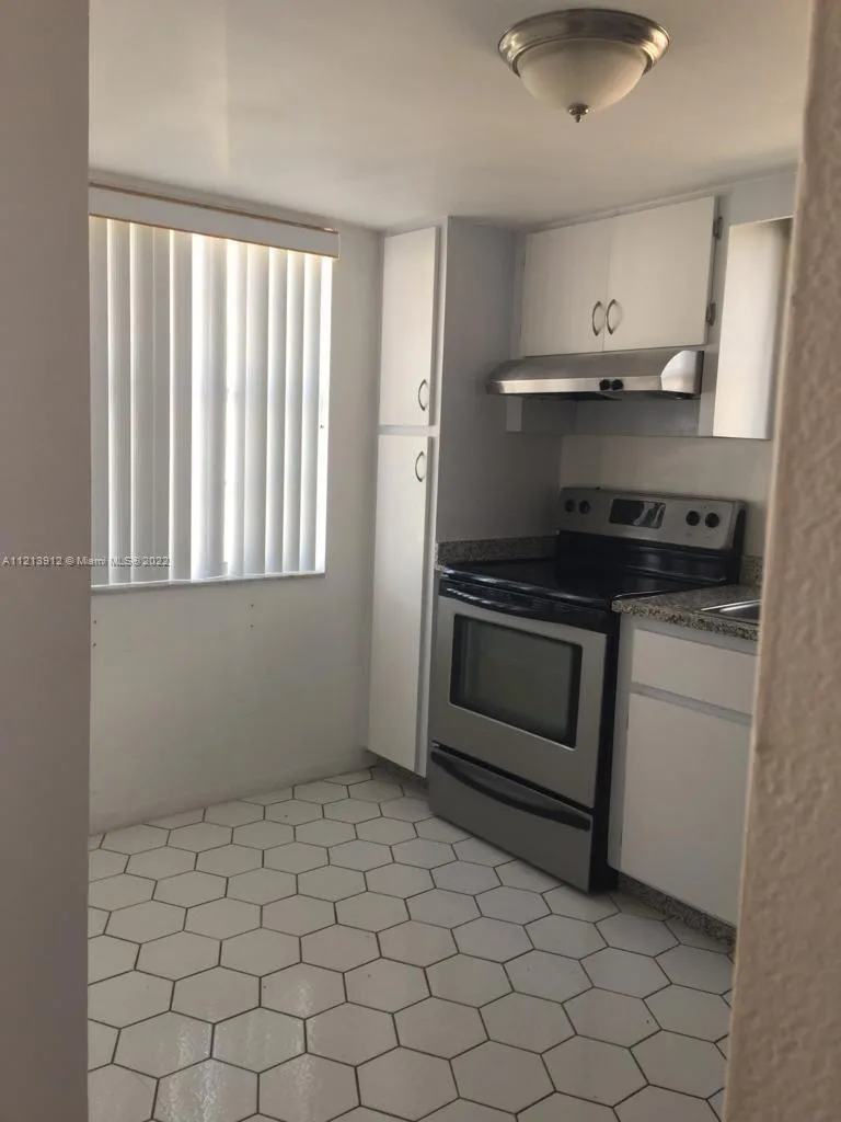 3531 Inverrary Dr # 401, Lauderhill FL 33319