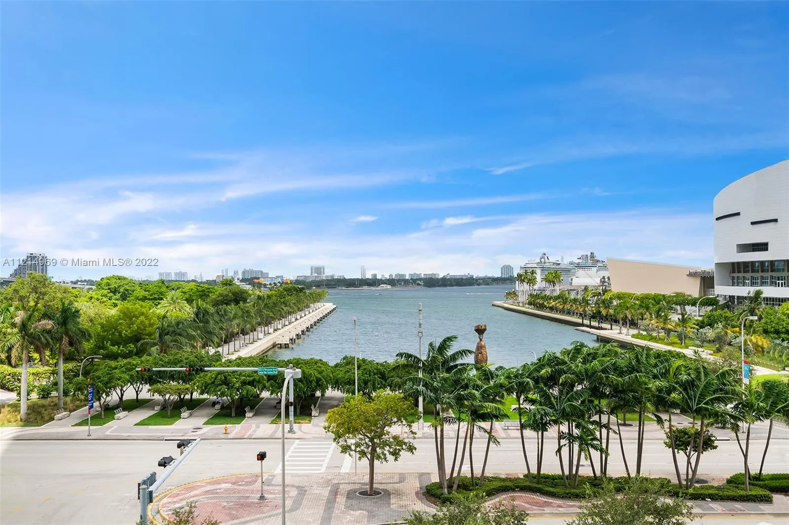 1 bedroom 1 bath for sale at 888 Biscayne Blvd # 411, Miami FL 33132