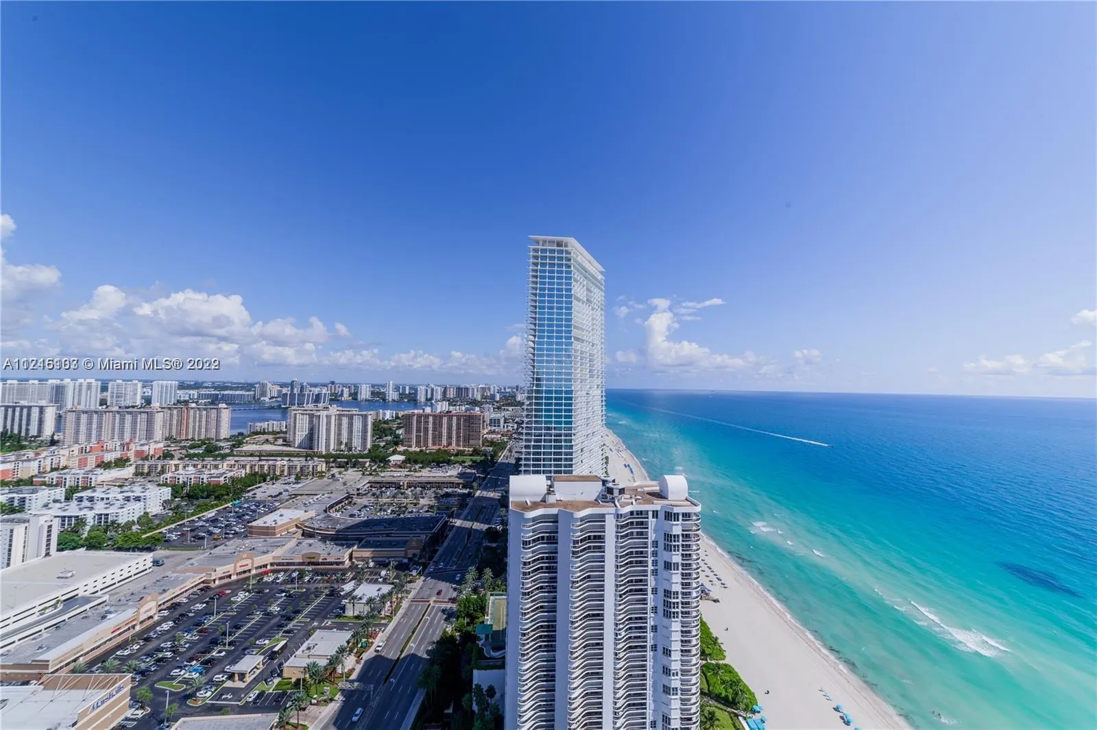 1 bedroom 1 bath for rent at 16699 Collins Ave # 4105, Sunny Isles Beach FL 33160