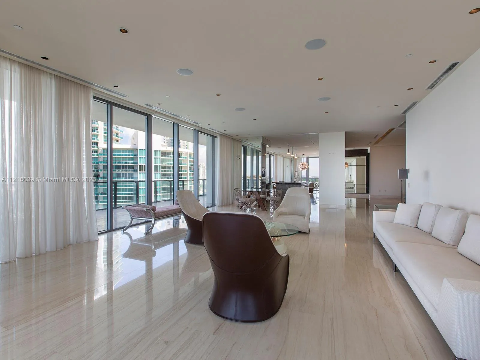 800 S Pointe Dr, Miami Beach FL 33139