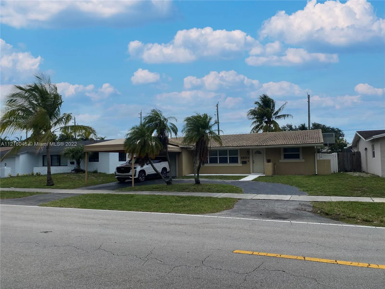 3 bedroom 3 bath for sale at 4901 Washington St, Hollywood FL 33021