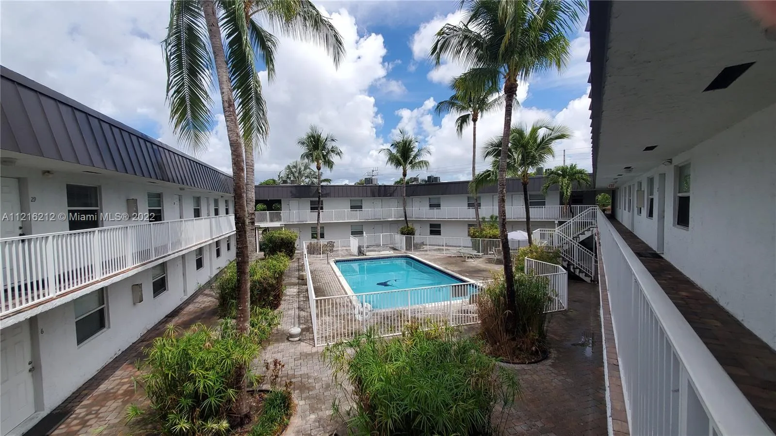 1 bedroom 1 bath for sale at 1470 N Dixie Hwy # 31, Fort Lauderdale FL 33304