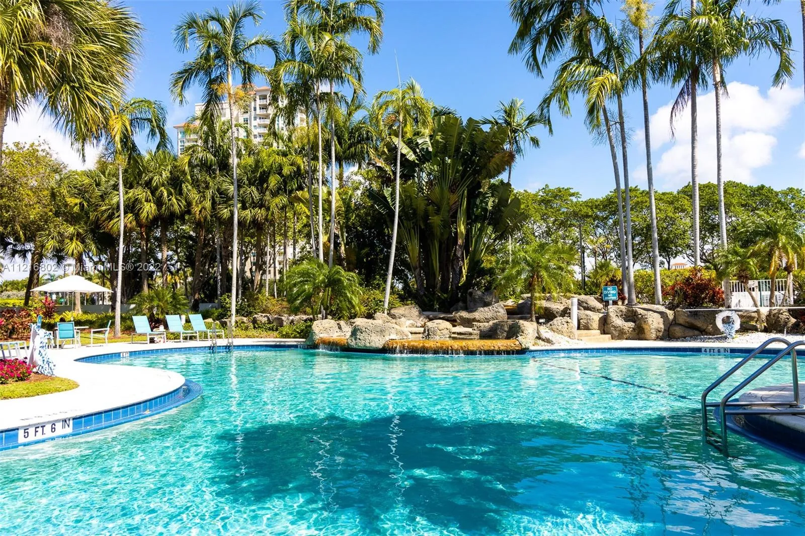 3 bedroom 2 bath for sale at 3300 NE 191st St # 1001, Aventura FL 33180