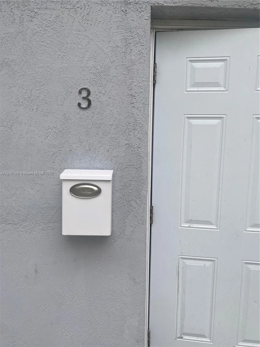 418 NW 47th St # 3, Miami FL 33127