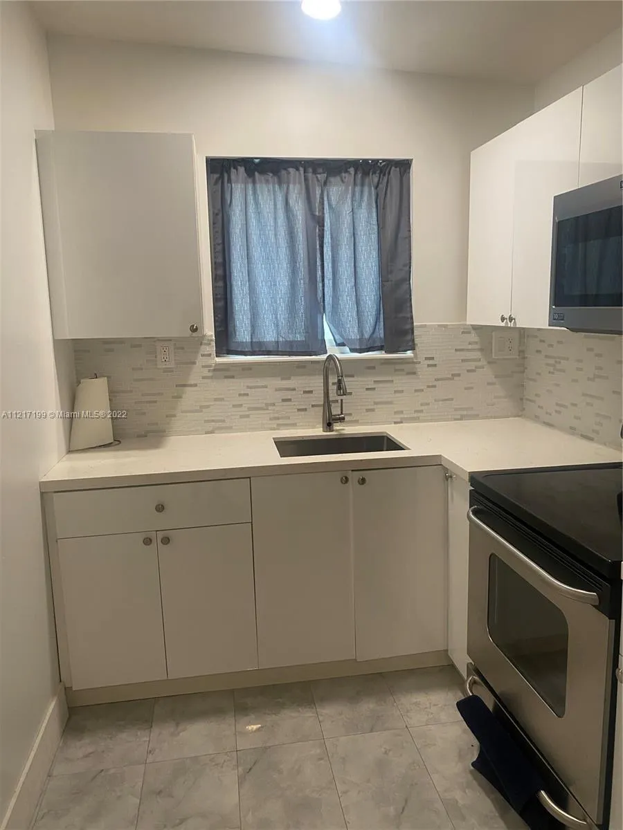 418 NW 47th St # 3, Miami FL 33127