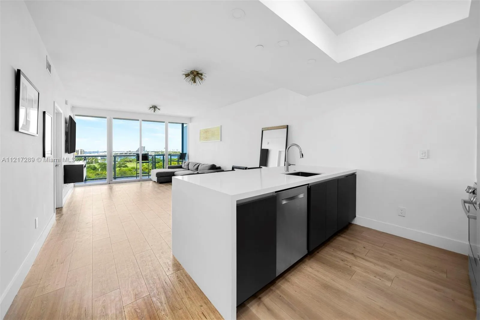 1 bedroom 1 bath for sale at 888 Biscayne Blvd # 910, Miami FL 33132