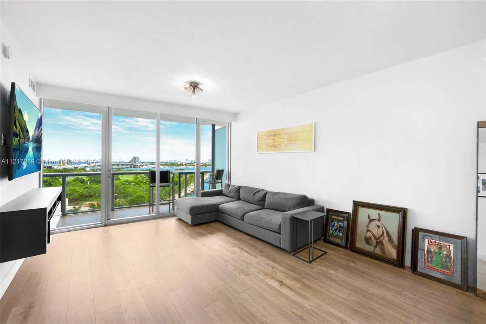 888 Biscayne Blvd # 910, Miami FL 33132