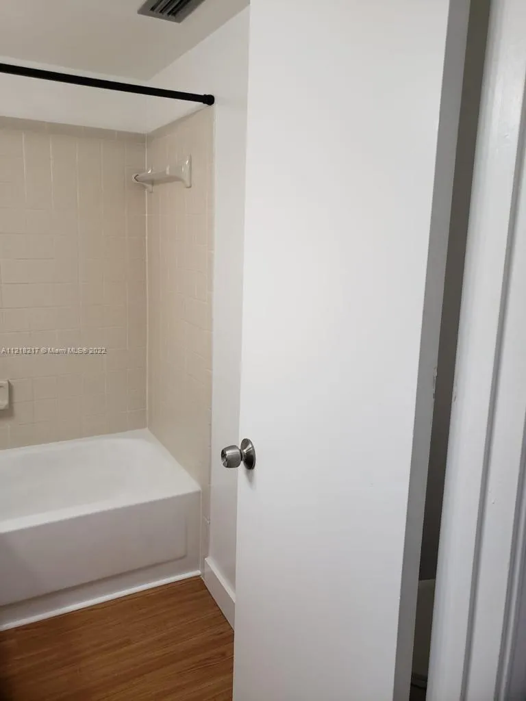 909 Twin Lakes Dr # F, Coral Springs FL 33071