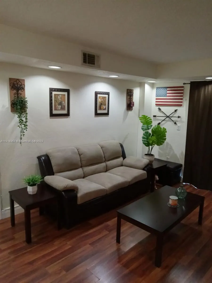 4717 NW 7th St # 10, Miami FL 33126