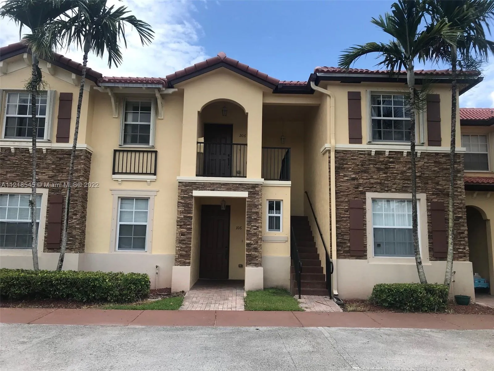 3 bedroom 2 bath for sale at 1555 NE 33rd Rd # 2, Homestead FL 33033