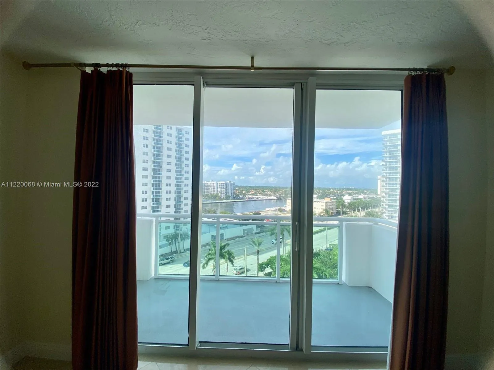 2 bedroom 2 bath for sale at 3001 S Ocean Dr # 829, Hollywood FL 33019