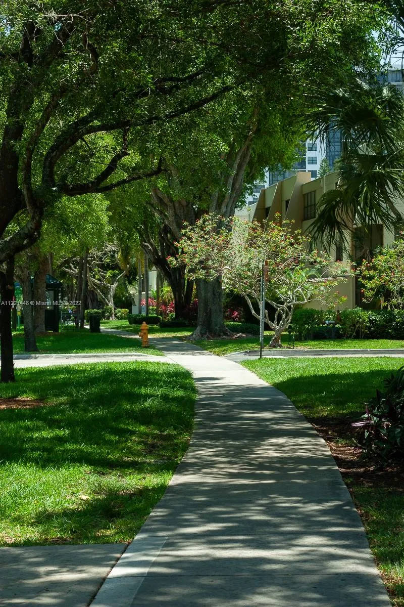 20350 W Country Club Dr # 4, Aventura FL 33180