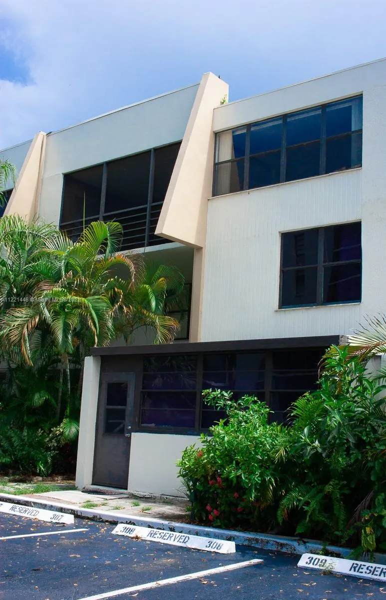 20350 W Country Club Dr # 4, Aventura FL 33180