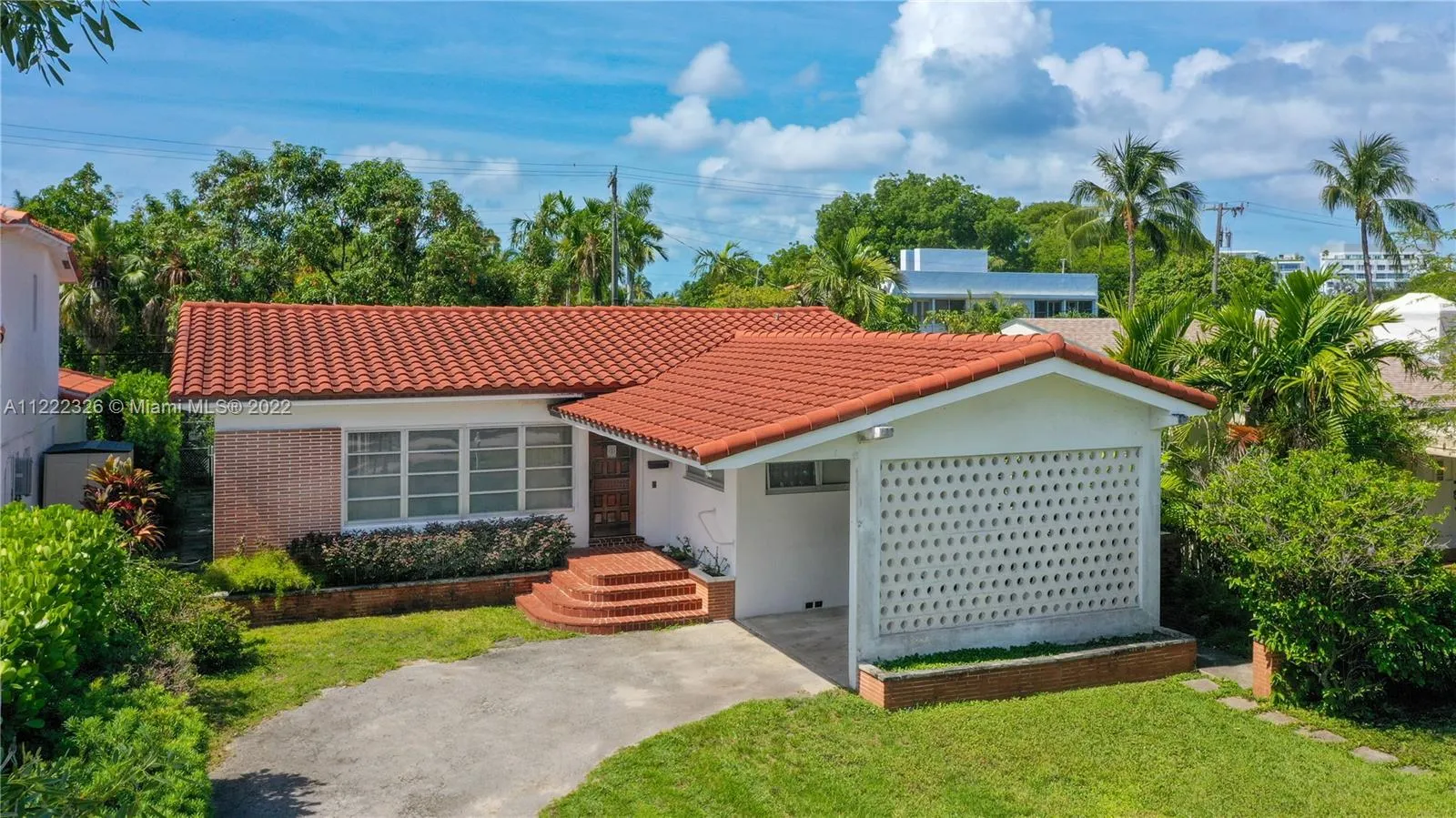 4 bedroom 4 bath for sale at 536 W 51st St, Miami Beach FL 33140