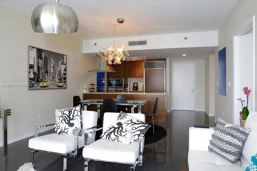 1 bedroom 1 bath for sale at 485 Brickell Ave # 3307, Miami FL 33131