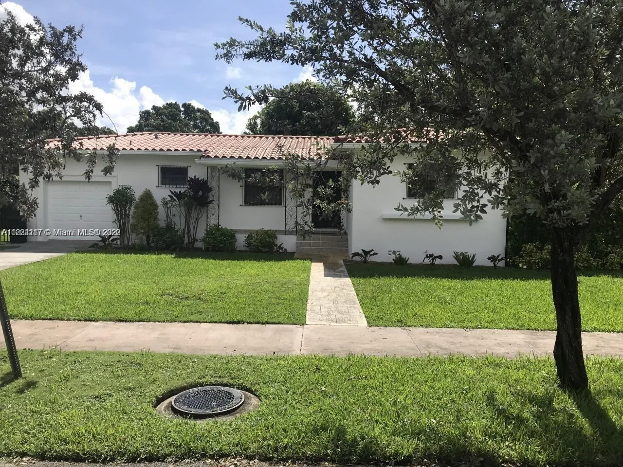 2 bedroom 1 bath for sale at 919 Granada Groves Ct, Coral Gables FL 33134